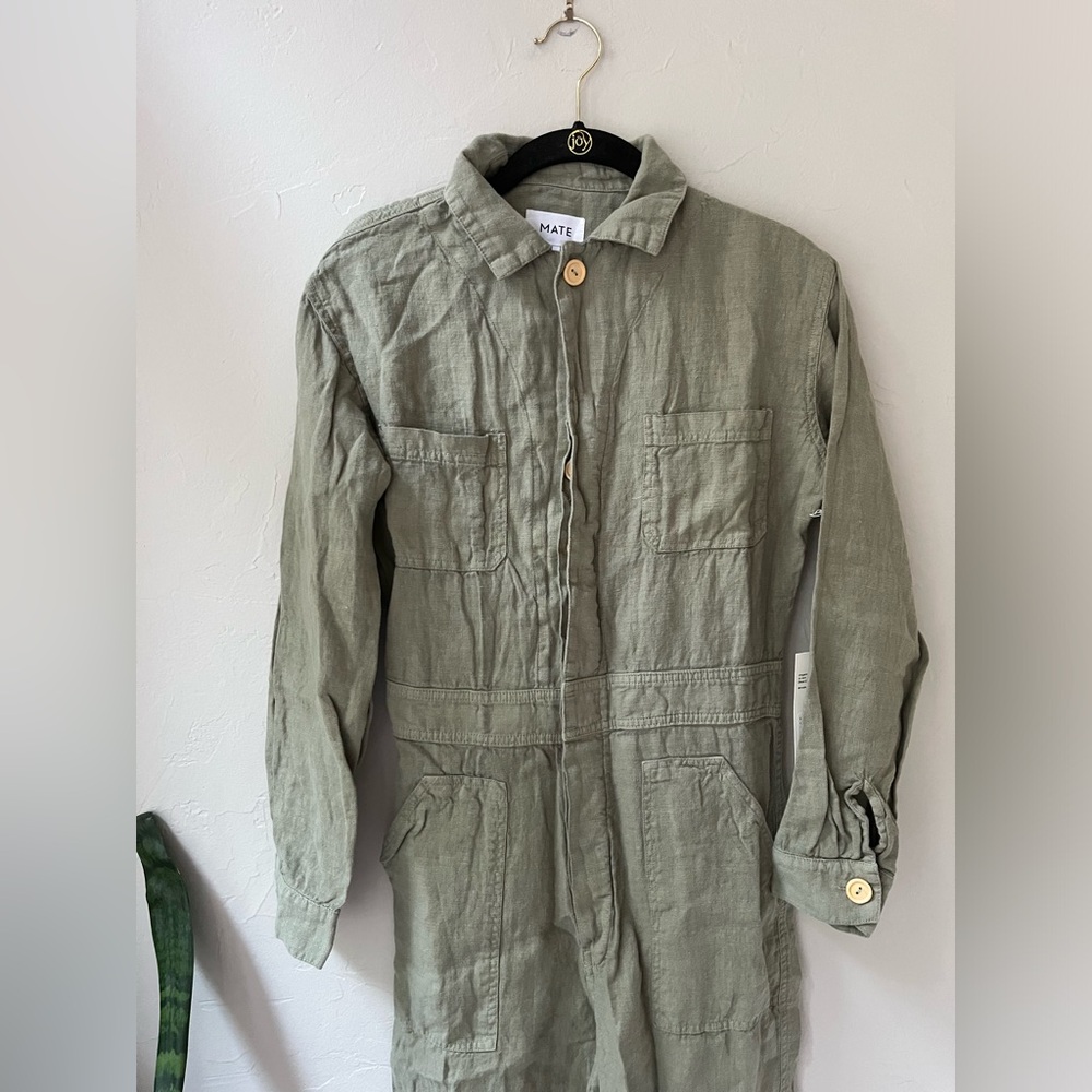 ✨MATE THE LABEL LINEN LONG SLEEVE JUMPSUIT IN SAGE XS - Picture 5 of 6